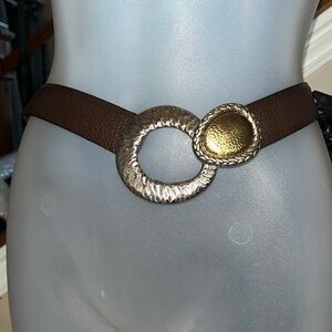 Chico’s Brown Leather Belt S/M Two Tone Hammered Metal Buckle Gold Silver Accent